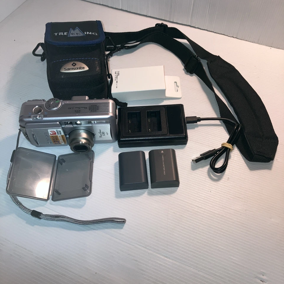 Canon PowerShot S30 3.2MP Digital Camera Like New - Image 1 of 4