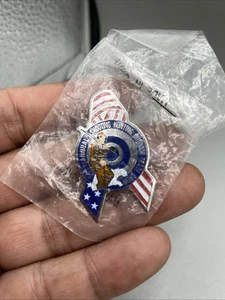 24th Annual Shooting Hunting Outdoor Trade Show Anstecknadel 2002 - Bild 1 von 4