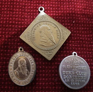 FRIEDRICH LUDWIG JAHN (1778-1852) FATHER DEUTSCHLAND GYMNASTICS 3 PENDANT MEDALS - Picture 1 of 2