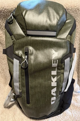 Oakley Voyage 25L Water-Resistant Backpack  Green and Gray - Image 1 of 4