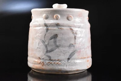 K9974: Japanese Old Satsuma-ware Colored porcelain Samurai Woman TEAPOT , auto - Image 1 of 4