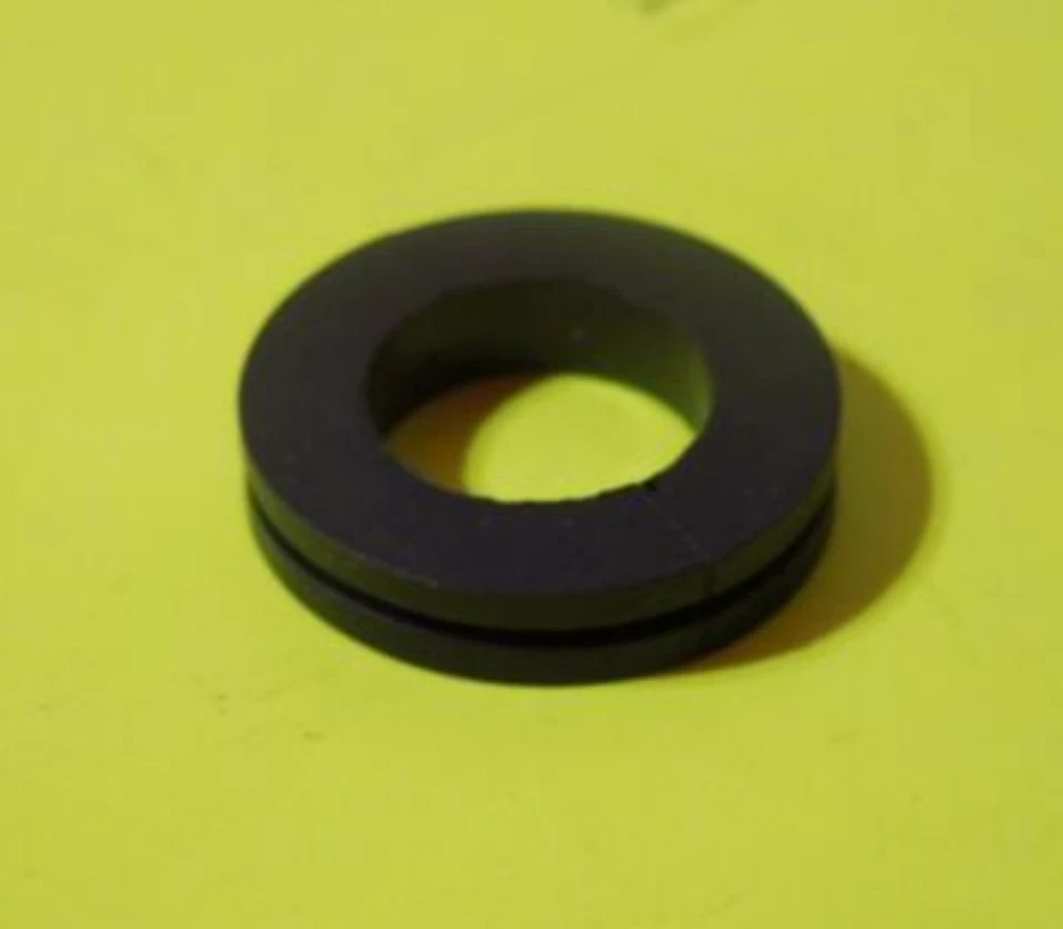 Harley Davidson OEM Fender Insulation Grommet 2000-2004 P/N 11474 - Image 1 of 4