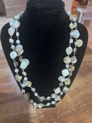 Collar Lia Sophia Ocean Air Abulón Genuino, Madreperla y Cuentas de Vidrio 46" Foto 1 de 4