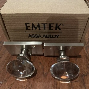 Emtek Hampton Rectangular Rossette Glass Knob Set - Dummy Model - Picture 1 of 2