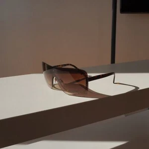 Chanel shield logo gold chain frame sunglasses - Picture 1 of 10