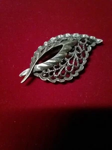 Vintage Silver Tone Leaf Brooch Pin 2 3/4" x 1 1/2" - Picture 1 of 2