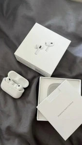 AirPods Pro 2ème génération avec boîtier de charge sans fil MagSafe (USB-C)... - Photo 1 sur 3