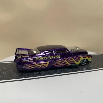 Hot Wheels 2010 nuevos modelos #35/52 1949 Mercury Drag Merc púrpura con 5 radios casi nuevo Foto 1 de 4