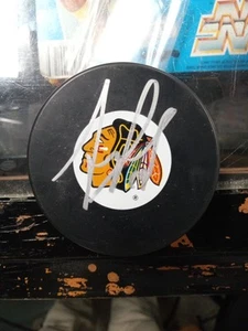 Jonathan Toews autographed Chicago Blackhawks Hockey Puck - Picture 1 of 2