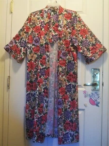 Sears Apostrophe Blumen Morgenmantel mit gestepptem Rand an den Ärmeln Gürtelschlaufen eine Tasche - Bild 1 von 4