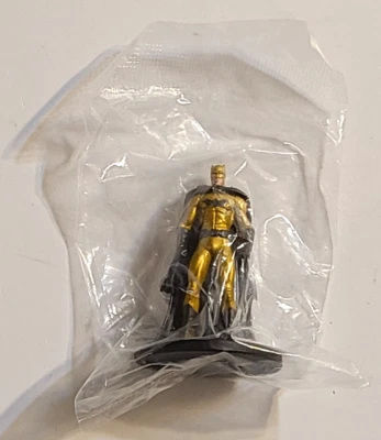 DC Justice League Deluxe Mini Fig Rare Gold Batman Figure, NEW - Image 1 of 2