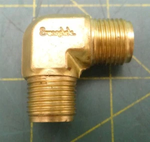 Swagelok B-600-9 90° Brass Elbow Union Tube Fitting 3/8" Tube OD Missing 2 Nuts - Picture 1 of 5