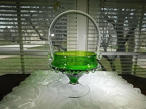 Elegante Cestino in Vetro Verde Smeraldo Manico Applicato Base ad Ansa in Pizzo - Foto 1 di 7