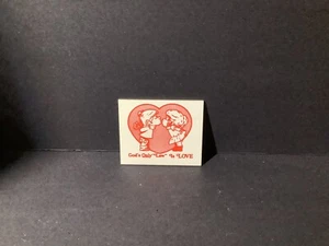 Vintage Red & White "God's Only Law Is LOVE" Placard - 5cm Width - Good - Bild 1 von 3