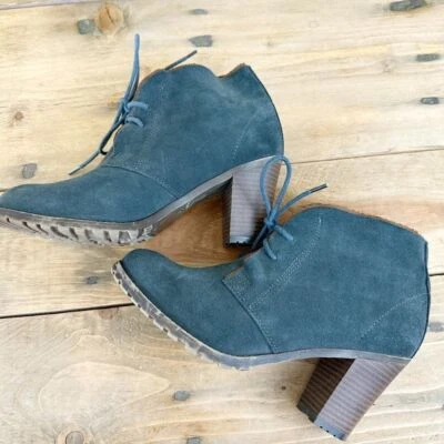 Botín de gamuza ciprés tallado con volantes con cordones 8,5 botas tacones Foto 1 de 4