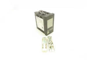 Omron E5EZ-Q3 Digital Temperature Controller 100-240V 2A - Picture 1 of 10