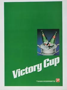 7 Up Vintage 1982 Victory Cup versión pequeña anuncio impreso original 8,5 x 11" - Imagen 1 de 5