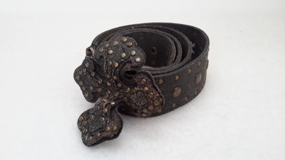 Cinturón Steve Madden de Cuero Genuino Para Hombre Talla M Hebilla Cruz Alemana Remaches de Metal Foto 1 de 4