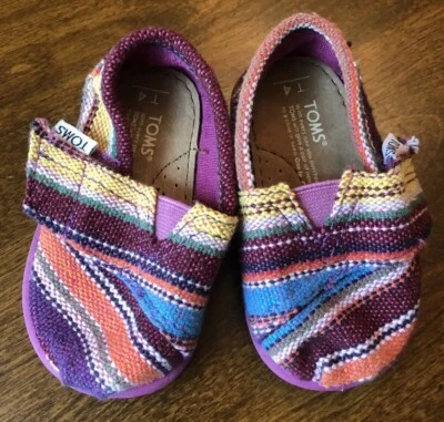 Zapatos Toms Niños Pequeños Clásicos Talla 4 Multicolor Foto 1 de 4