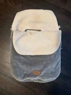 JJ Cole Bundle Me Baby Car Seat Winter Cover Graphite 0-12 Months Great Cond - Image 1 of 4