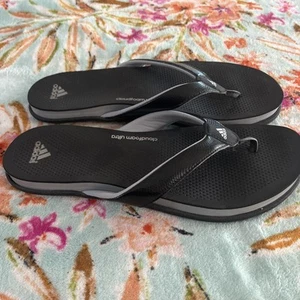 Adidas Sandals Black Flip Flops Flats Size 8 - Picture 1 of 4