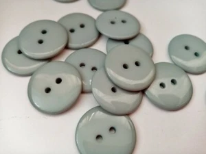 10 hellblaue Knöpfe zum Nähen 22 mm 7/8" Harz blau grau Knöpfe Kleidung & Basteln - Bild 1 von 1