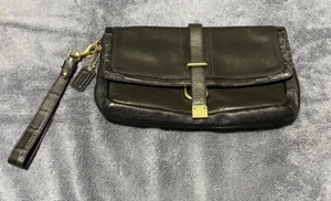 Gorgeous Coach Wristlet/Clutch - Picture 1 of 6