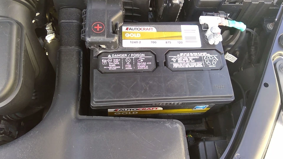 15 KIA OPTIMA Battery Tray Off - Image 1 of 3