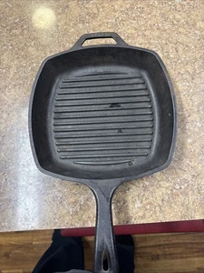 Lodge Cast Iron 10.5" Square Grill Pan/ 8SGP-3 - Picture 1 of 2