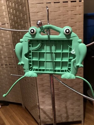 Pop Eyed Frog Sillicone Tablet Holder - Image 1 of 4