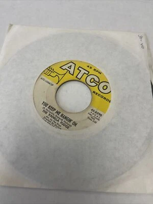 VANILLA FUDGE - YOU KEEP ME HANGIN ON 7” VINYL 45 RPM LIKE NEW RARE OOP - Image 1 of 2