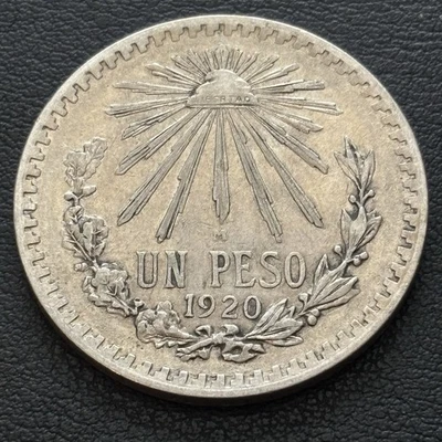 Moneda de plata de 1 peso .720 de México 1920, un peso plata .720. Resplandor Foto 1 de 4