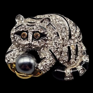 Vtg Savvy Swarovski Raccoon Brooch Crystals Faux Tahitian Pearl Pin Silver Tone - Picture 1 of 8