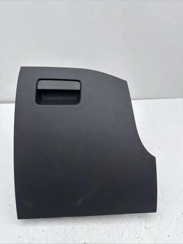 2012-22 VOLKSWAGEN PASSAT LEFT SIDE DASH LOWER KICK PANEL GLOVE BOX STORAGE OEM - Imagem 1 de 4
