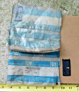 5 NOS VINYL ROOF PANEL COVER MOLDING CLIPS FOR 1979-84 PONTIAC BODY STYLE X37 - Bild 1 von 2