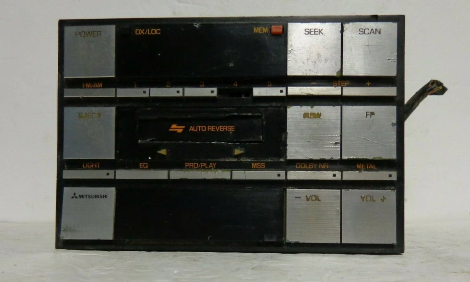 Radio Mitsubishi Starion Dodge Conquest AM/FM Cassette estéreo RX-395Y 1982-1986 Foto 1 de 4