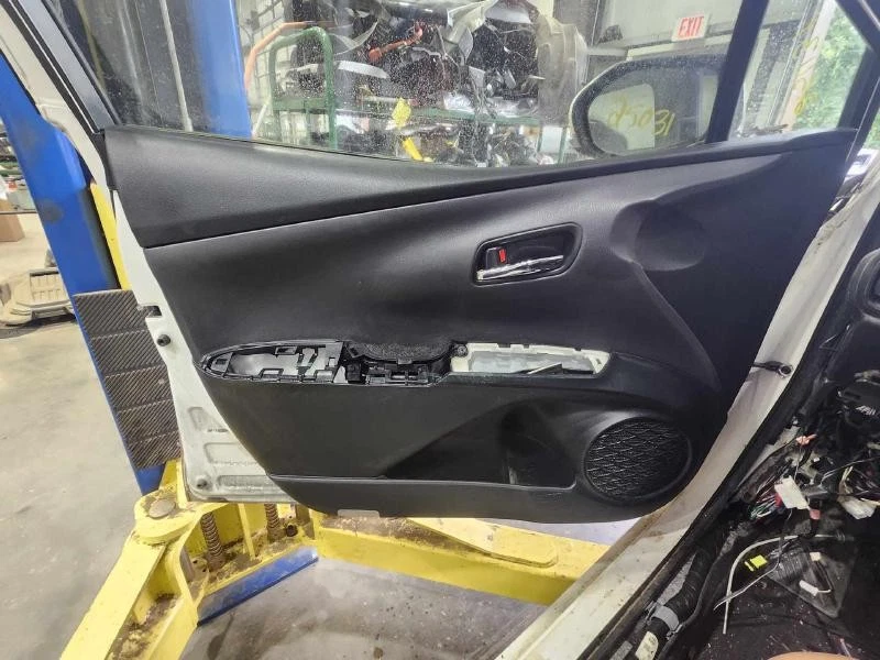 Panel de moldura de puerta delantera izquierdo Toyota Prius 16-22 lado del conductor negro OEM 6762047822C3 Foto 1 de 1