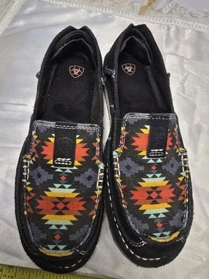 MUJER ARIAT CRUISERS GAMUZA NEGRA Y ESTAMPADO AZTECA, TALLA 8B NUEVO SIN ETIQUETAS Foto 1 de 4