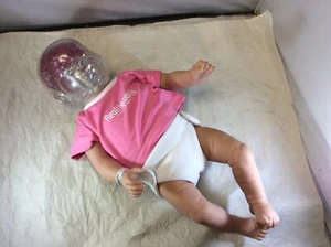 Maniquí simulador de trauma infantil Real Care Reality Works sacudido bebé maniquí - Imagen 1 de 5