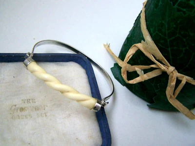 GORGEOUS VINTAGE MODERNIST SOLID STERLING SILVER CARVED BRACELET BANGLE 7" 7.5" - Image 1 of 4