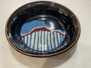 Plato para hornear profundo vintage de cerámica artística esmaltada de 10,5" x 2,5" firmado C.D. 1987 - Imagen 1 de 8