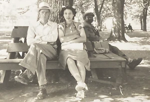 1940s Pretty Woman & Men Sitting on Bench in Park Smoking Original Photo P15g3 - Picture 1 of 19