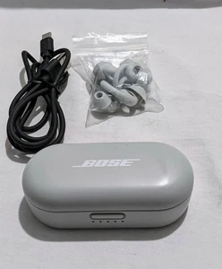 Bose Sport Earbuds True Wireless Earphones - Glacier White - For Parts - Picture 1 of 3