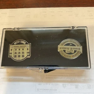 NY YANKEES 2 PIN SET 2008 FINAL SEASON 2009 INAUGURAL “ Old & New In Case - Picture 1 of 4