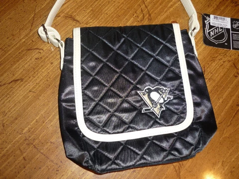 PITTSBURGH PENGUINS MEDIUM QUILTED PURSE HAND BAG Cover