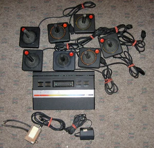 ATARI 2600 GAME SYSTEM - Picture 1 of 4
