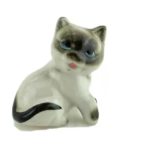 Figura Batman Gatito Cerámica Gatito Blanco con Cola Negra y Patas Ojos Azules - Imagen 1 de 7