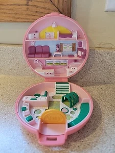 1989 Vintage Polly Pocket Buttons Button's Animal Hospital Compact NUR Bluebird - Bild 1 von 9