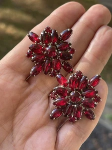 Vintage Wow rote Rubin Lucite Ohrringe Clip auf silberfarben quadratische Raute - Bild 1 von 20