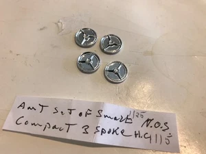 AMT 1/25 VINTAGE 1960’S SMALL 3 SPOKE CUSTOM HUBCAPS N.O.S. UM 60ER JAHRE ÄRA - Bild 1 von 4